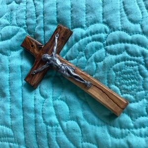 SMALL OLIVE WOOD & METAL CRUCIFIX
